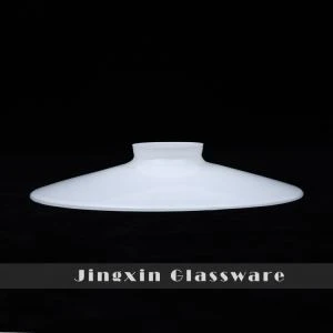 Culoarea laptelui Gură de candelabru din sticlă suflată